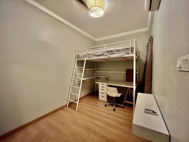 Metropolitan Square image