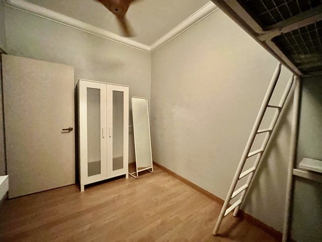 Metropolitan Square image