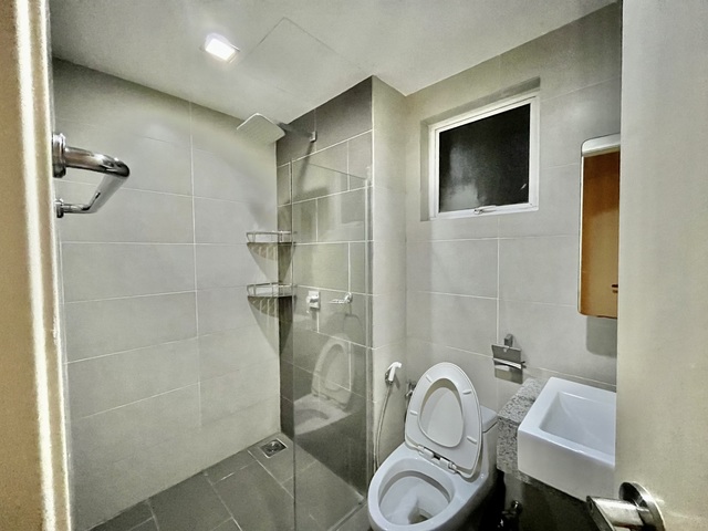 Metropolitan Square image