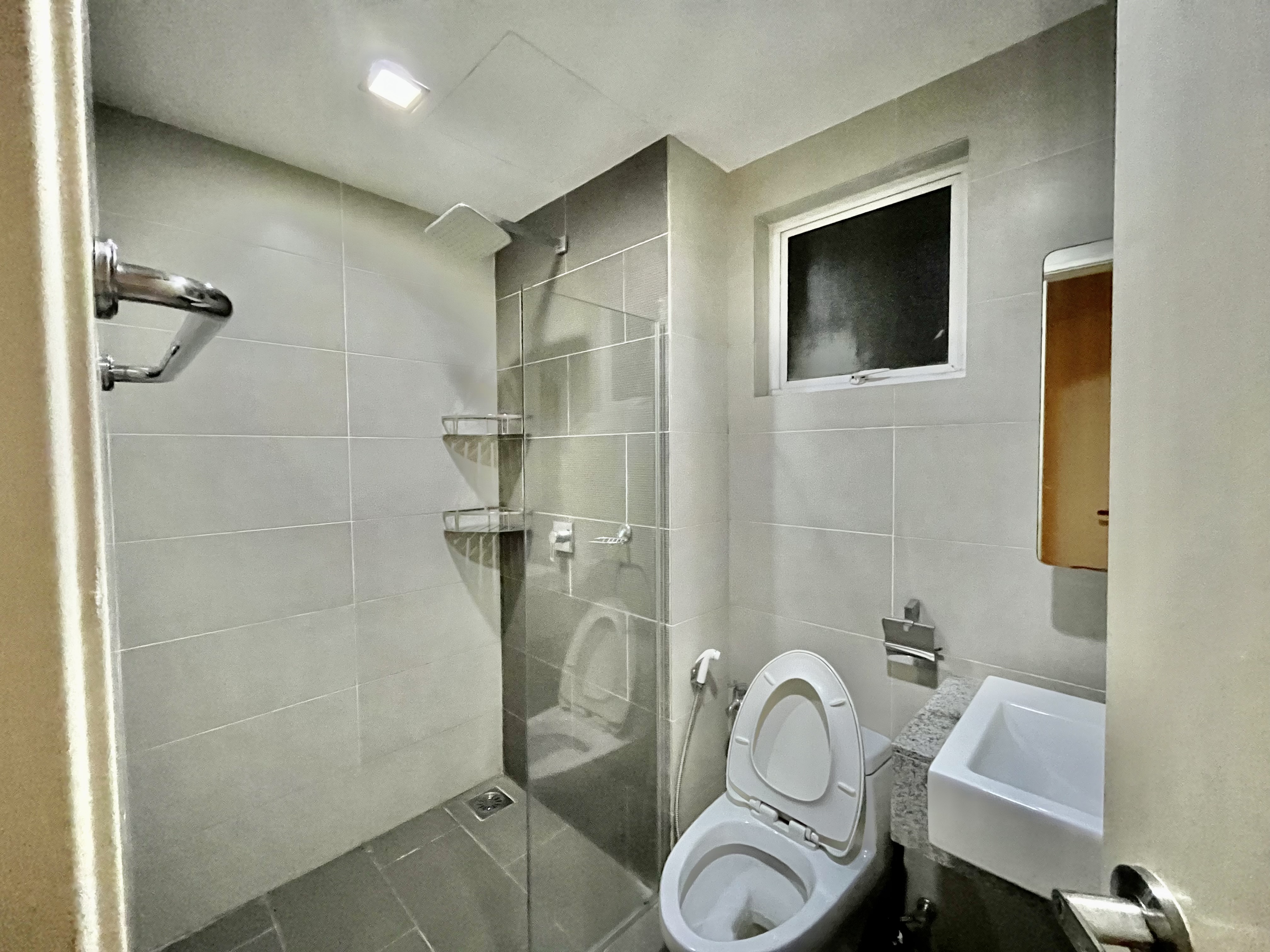 Metropolitan Square image