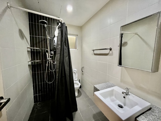 Metropolitan Square image