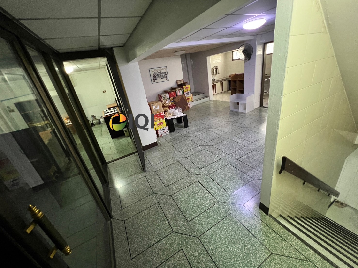 Commercial buildings along Khlong Phadung Krung Kasem image