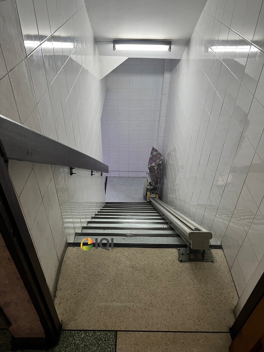 Commercial buildings along Khlong Phadung Krung Kasem image