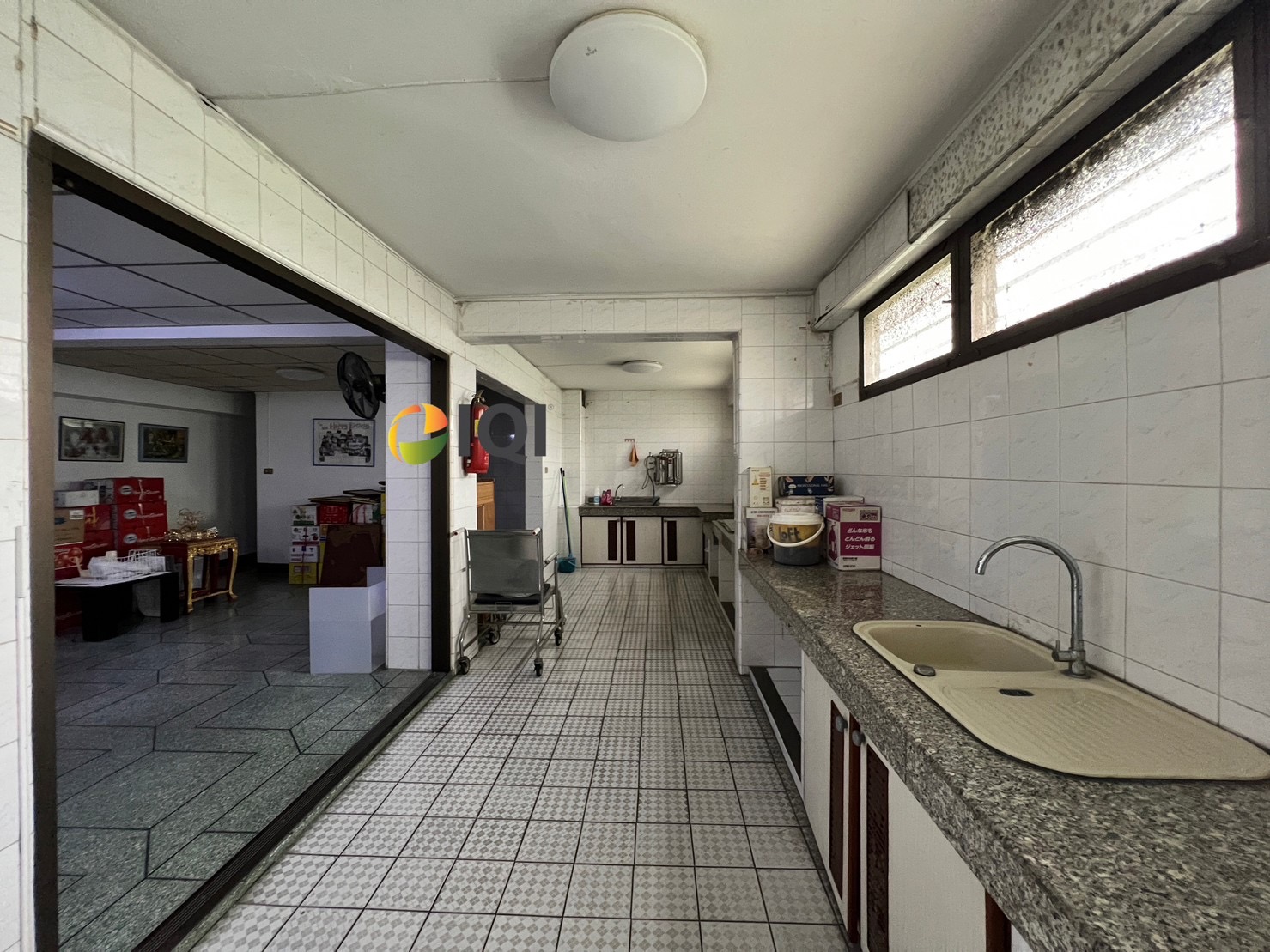 Commercial buildings along Khlong Phadung Krung Kasem image