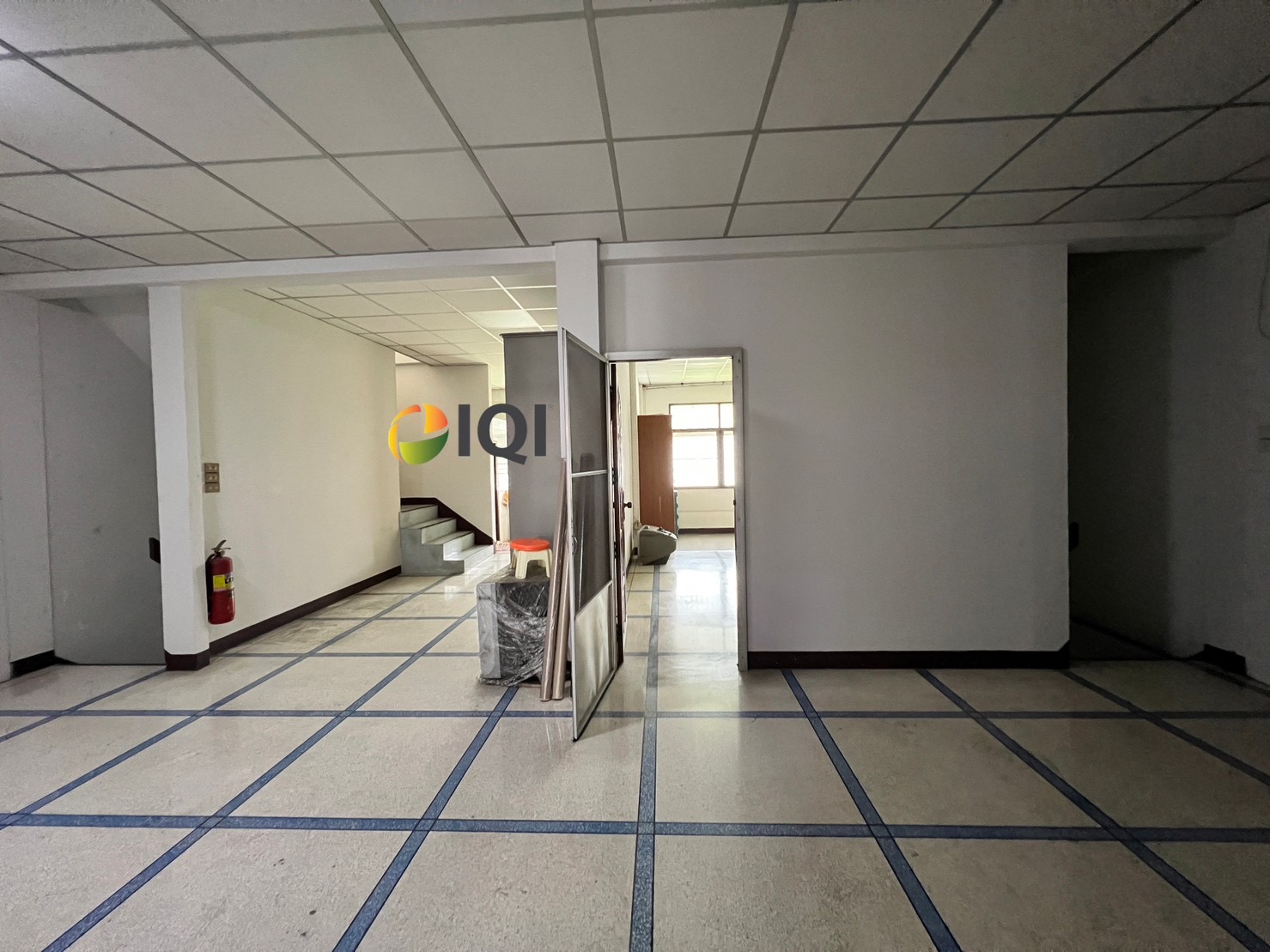 Commercial buildings along Khlong Phadung Krung Kasem image