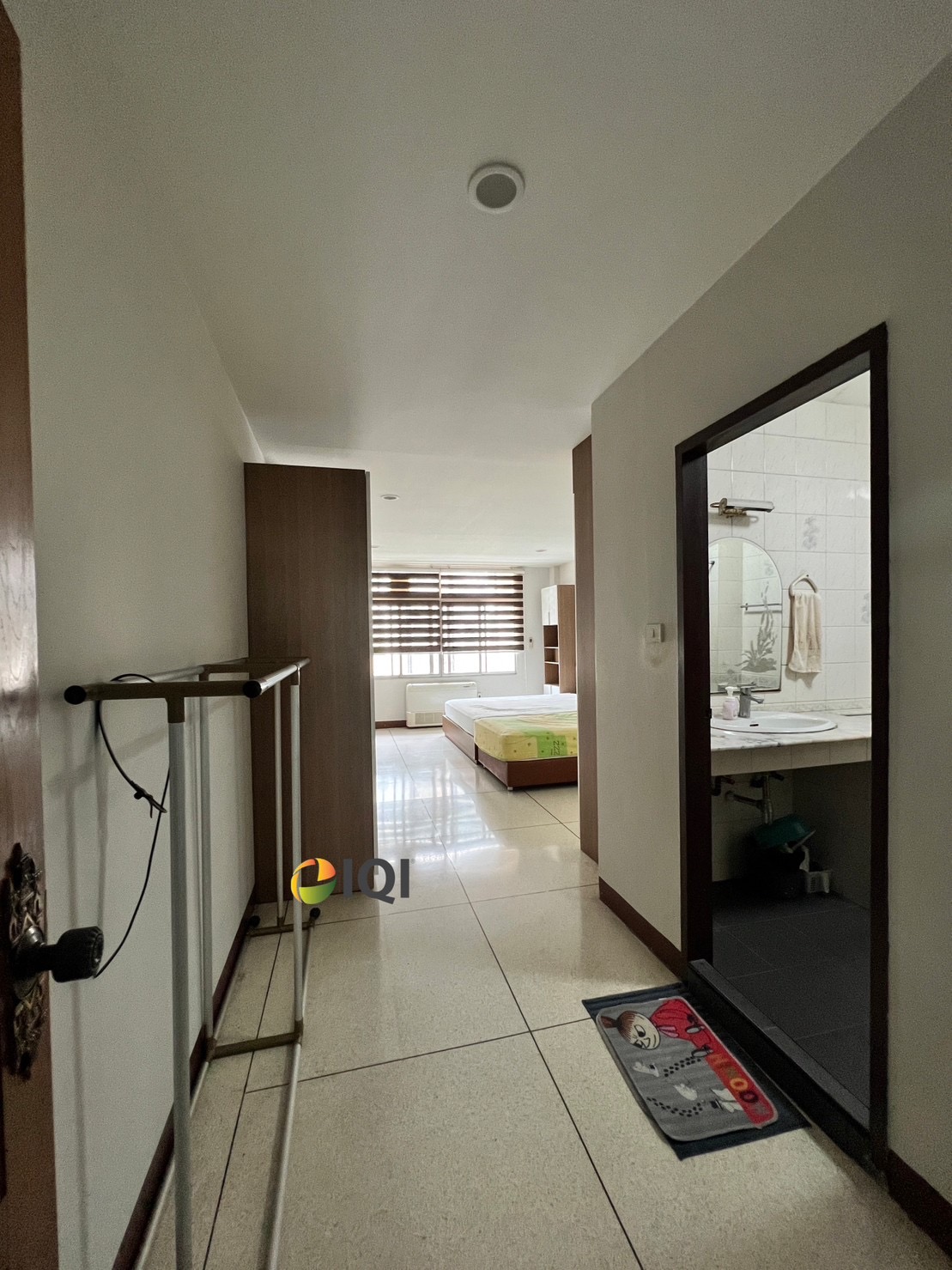 Commercial buildings along Khlong Phadung Krung Kasem image