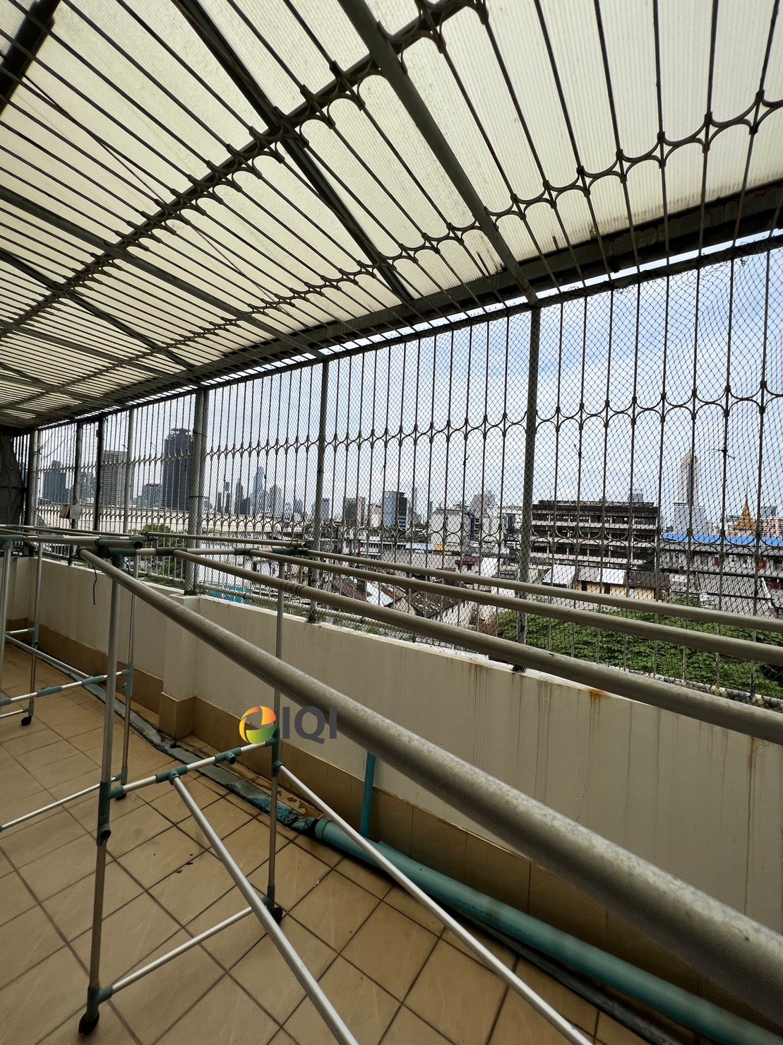 Commercial buildings along Khlong Phadung Krung Kasem image