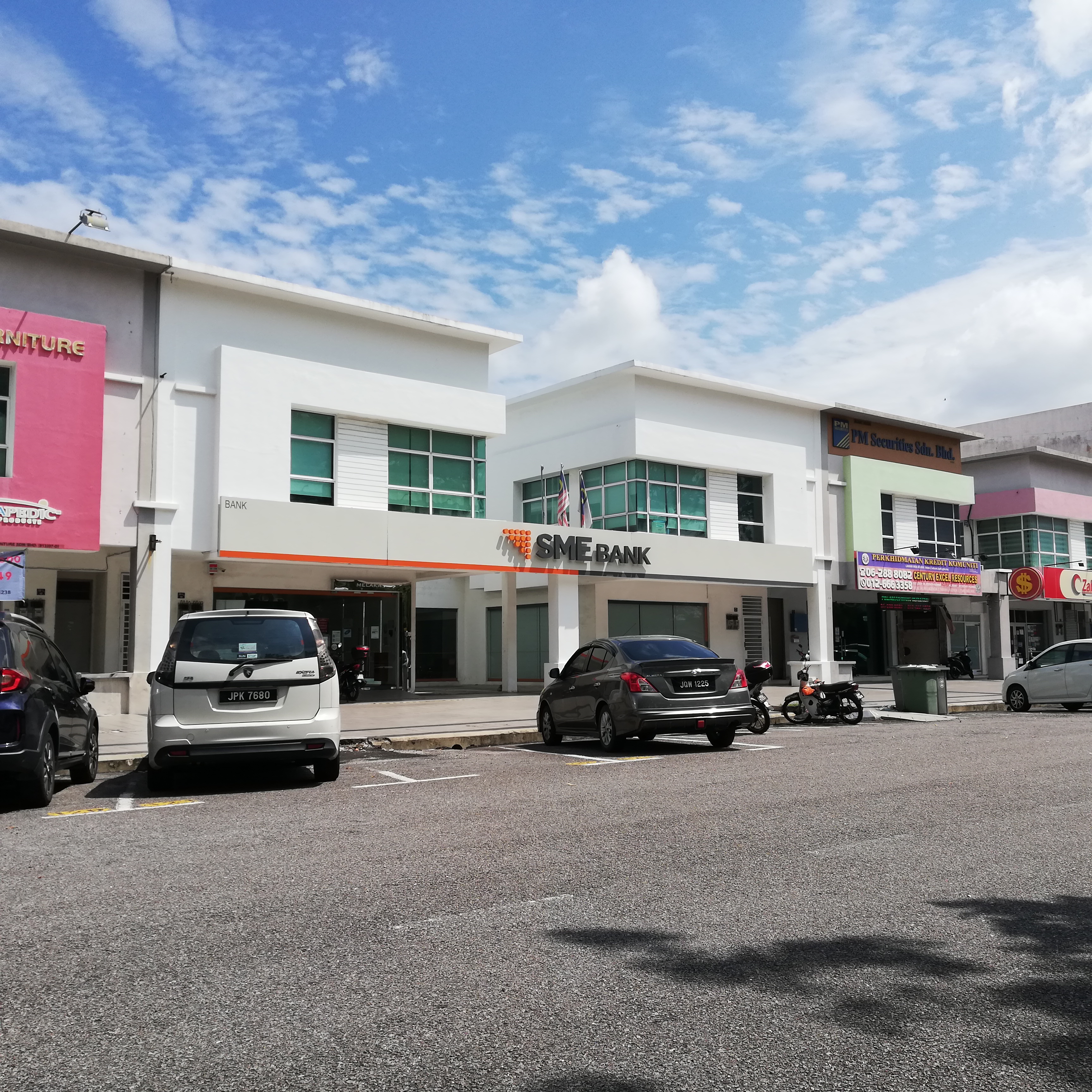 Taman 1 Lagenda image