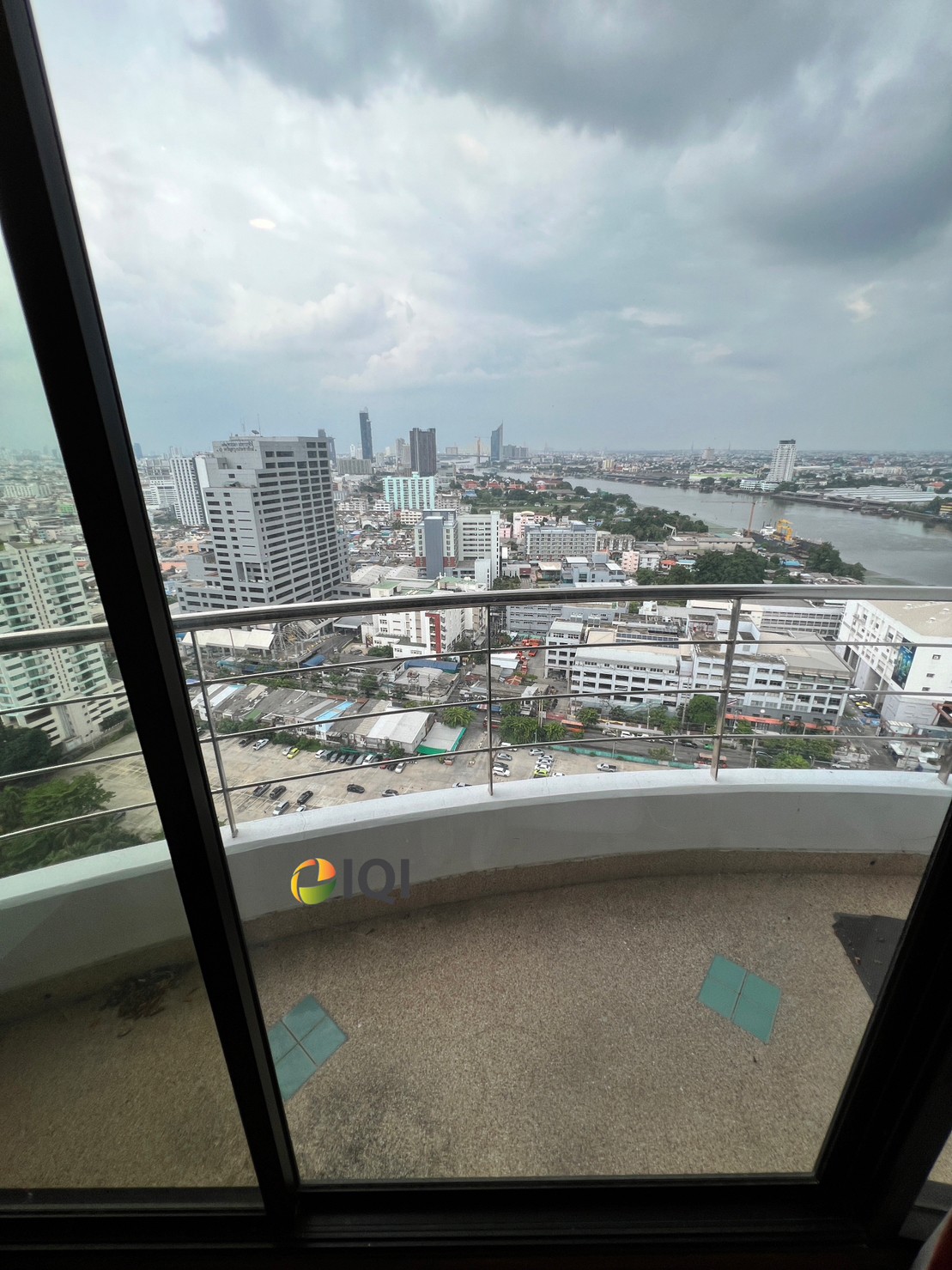 For sale condo Supalai Casa Riva Fronte 1 image