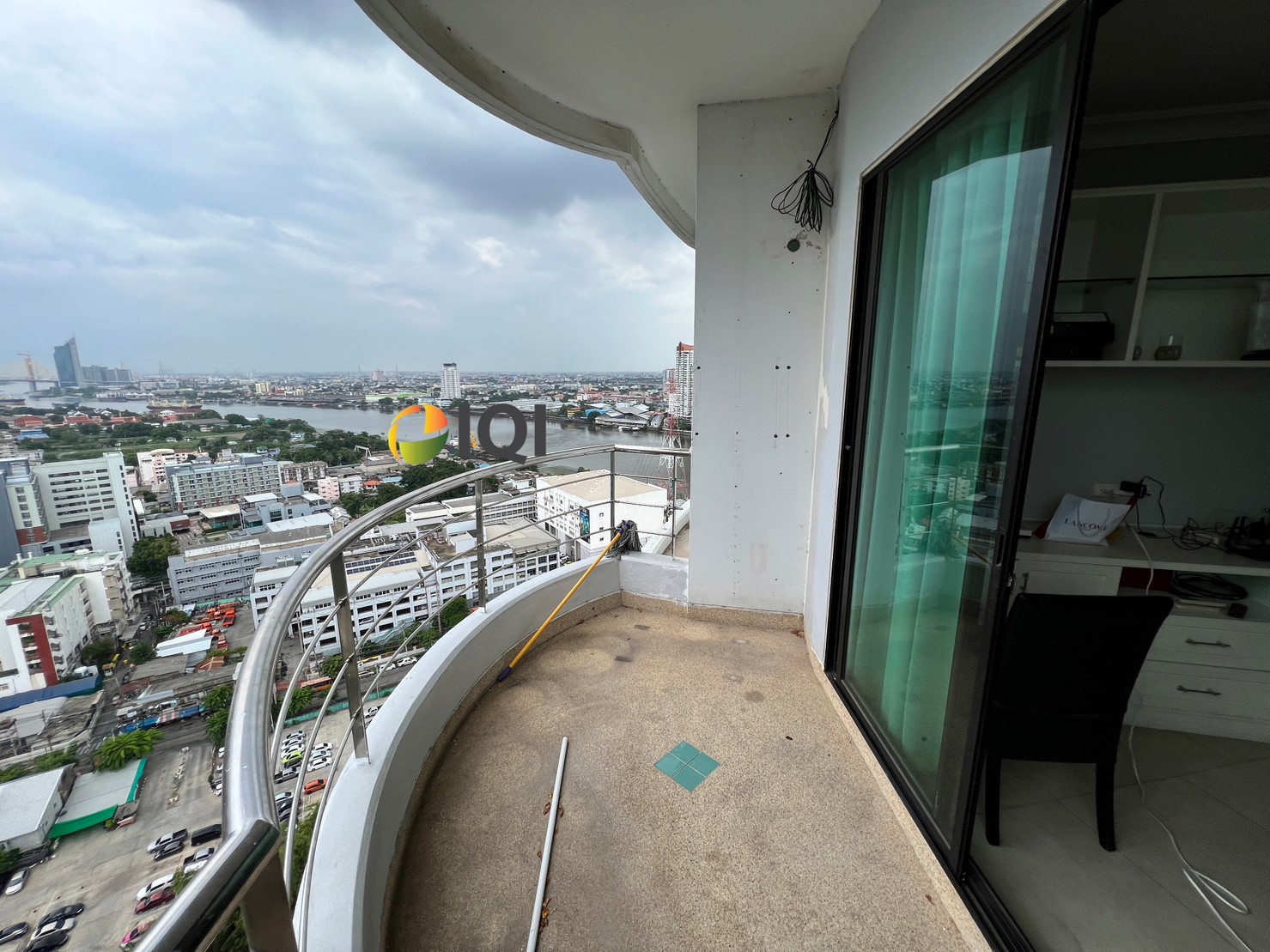 For sale condo Supalai Casa Riva Fronte 1 image