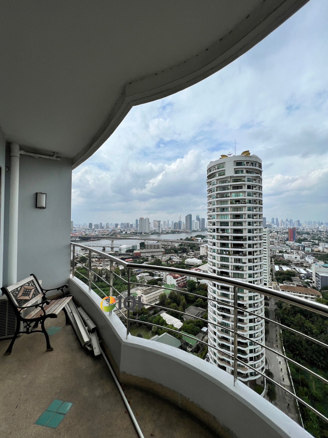 For sale condo Supalai Casa Riva Fronte 1 image
