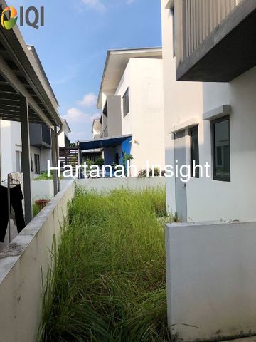 Semi D Intermediate D'Island Residence Puchong For Sale image