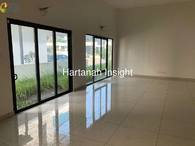 Semi D Intermediate D'Island Residence Puchong For Sale image