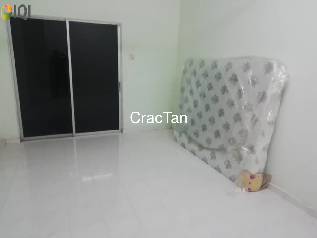Huge Freehold 3 Storey Terrace House for Sale at Ujong Pasir image