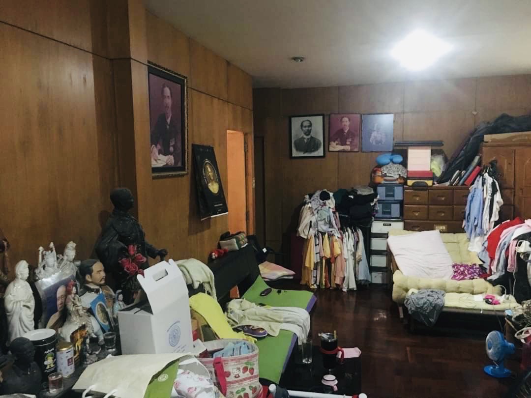 Two commercial buildings for sale, next to each other, Soi Kraisi, next to Phra Sumen Road, near Bang Lamphu. image