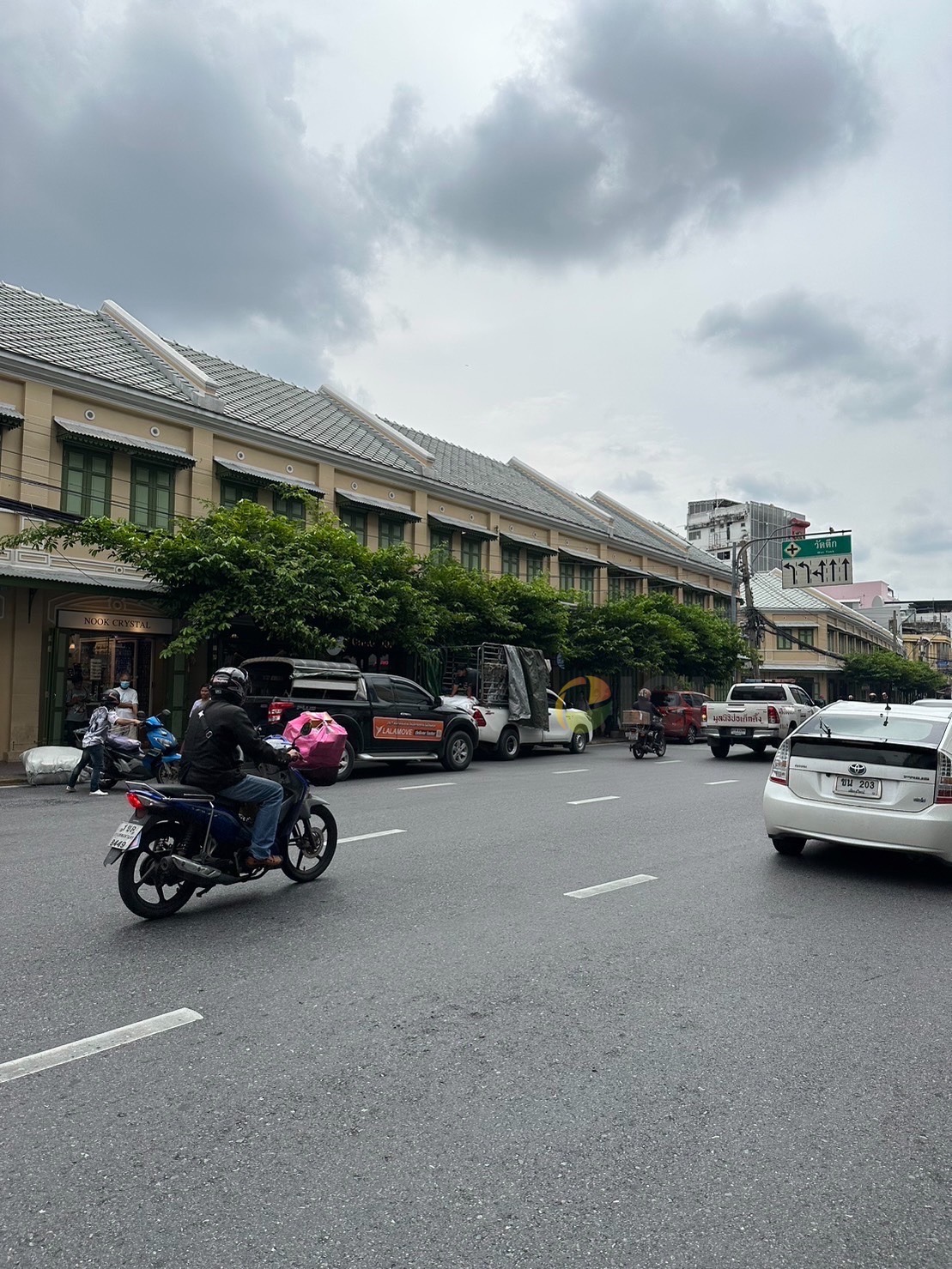 Leasing right commercial buildings near Yaowarat. 1 unit, 2.5 storey  image