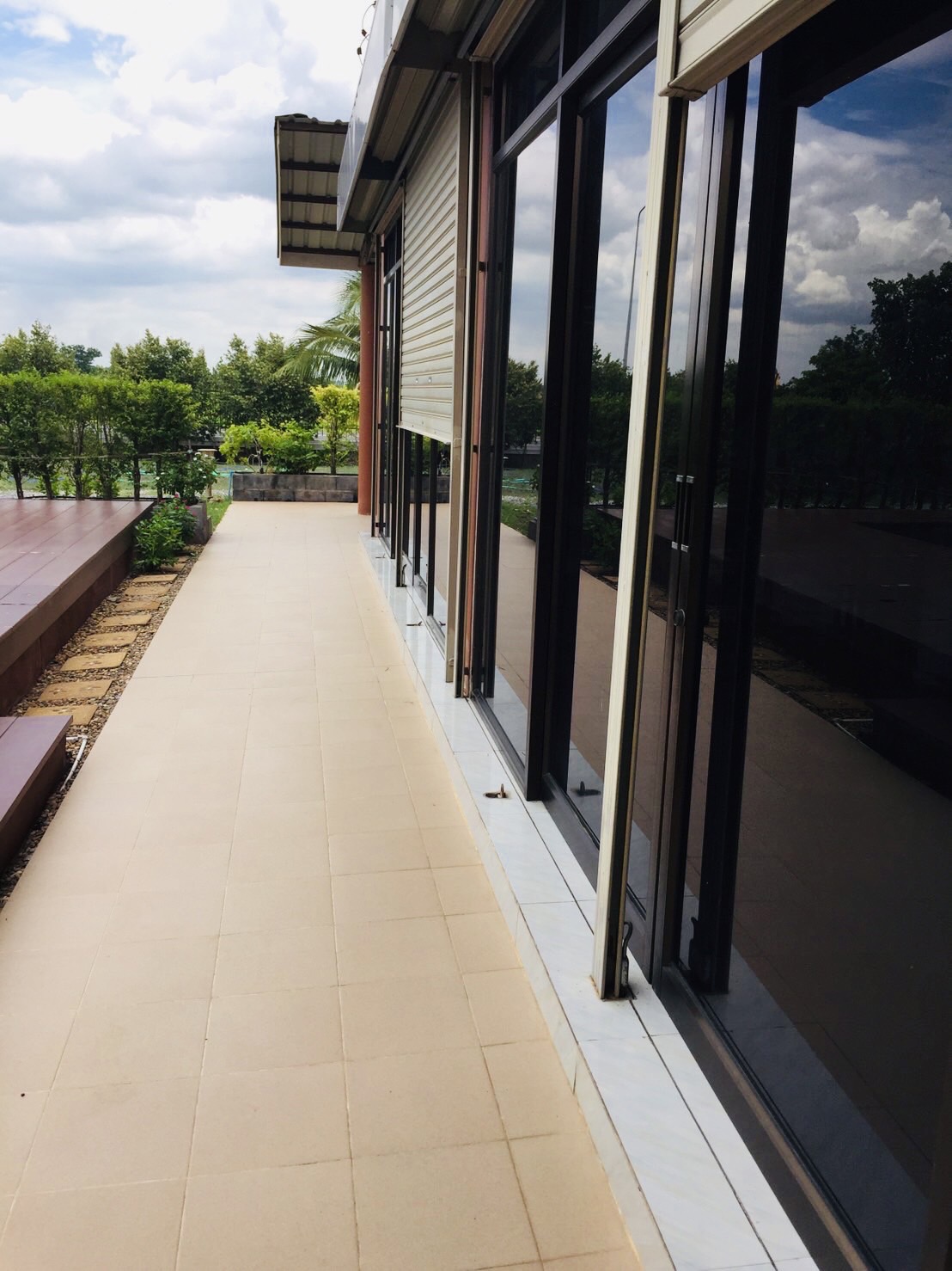 Land for sale with buildings angthong province thailand image