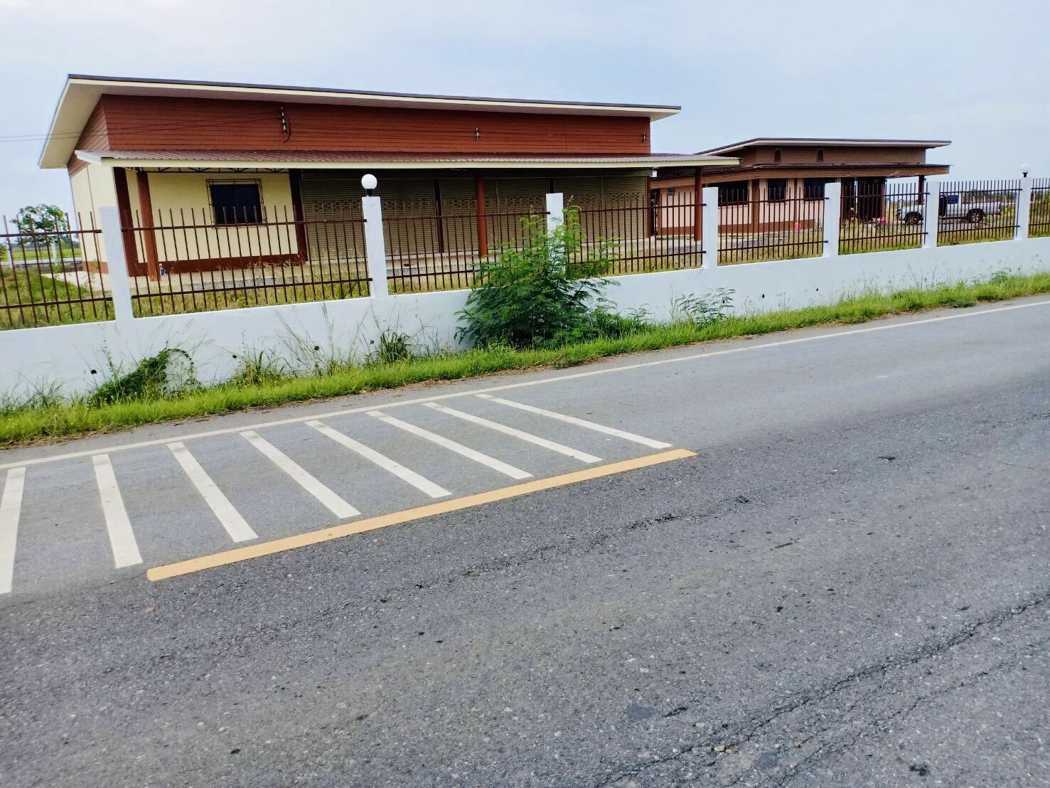 Land for sale with buildings angthong province thailand image