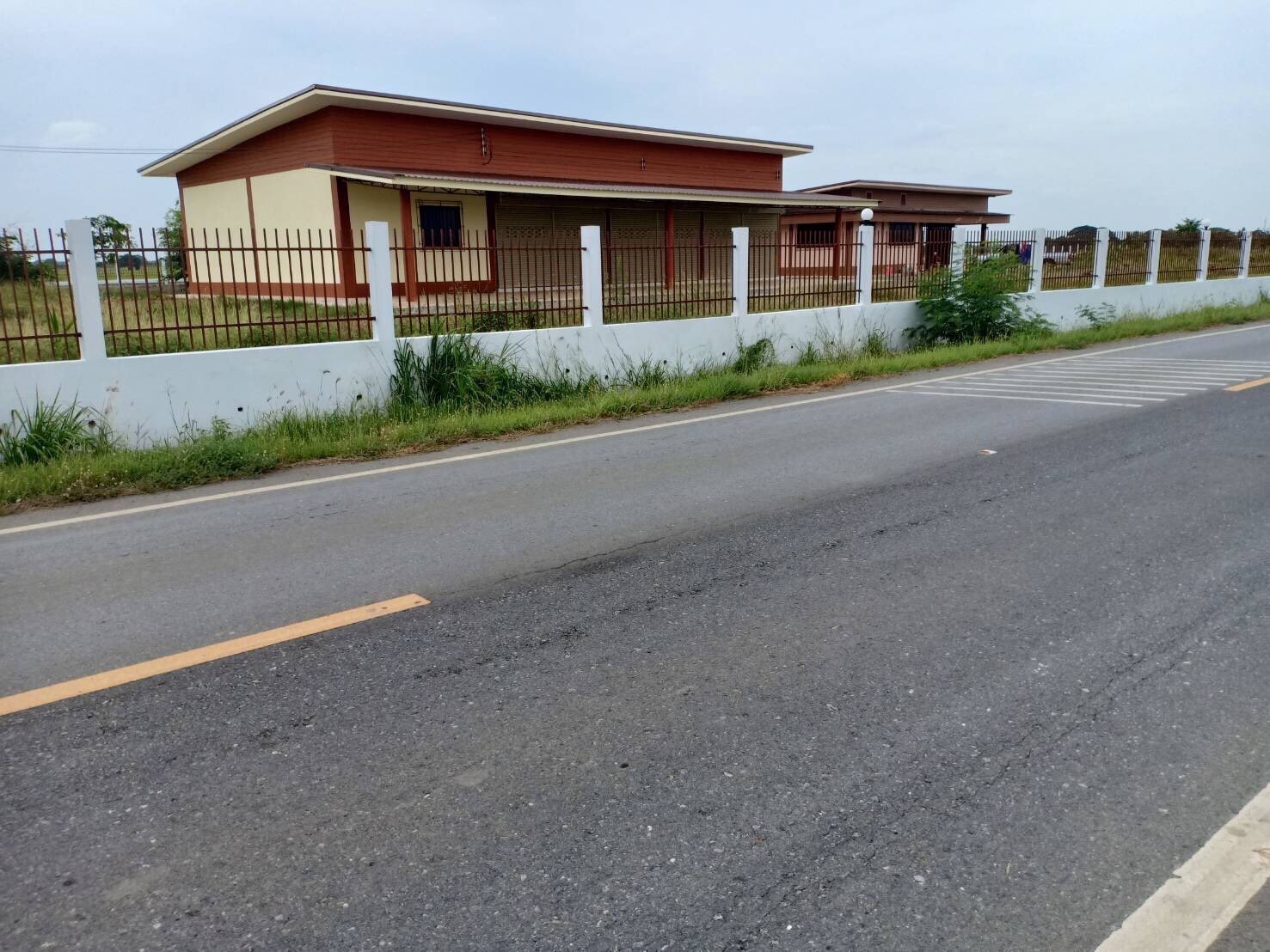 Land for sale with buildings angthong province thailand image