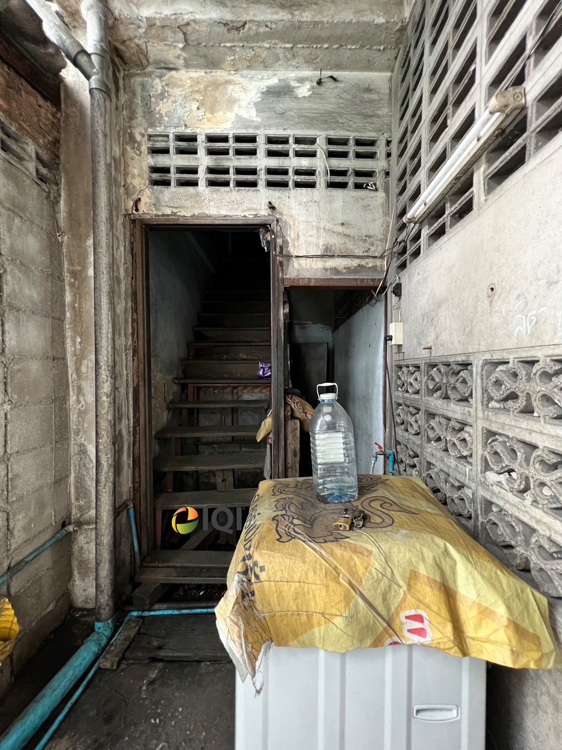 Commercial building for sale, prime location, next to the main road, Sukhumvit Soi 109. image