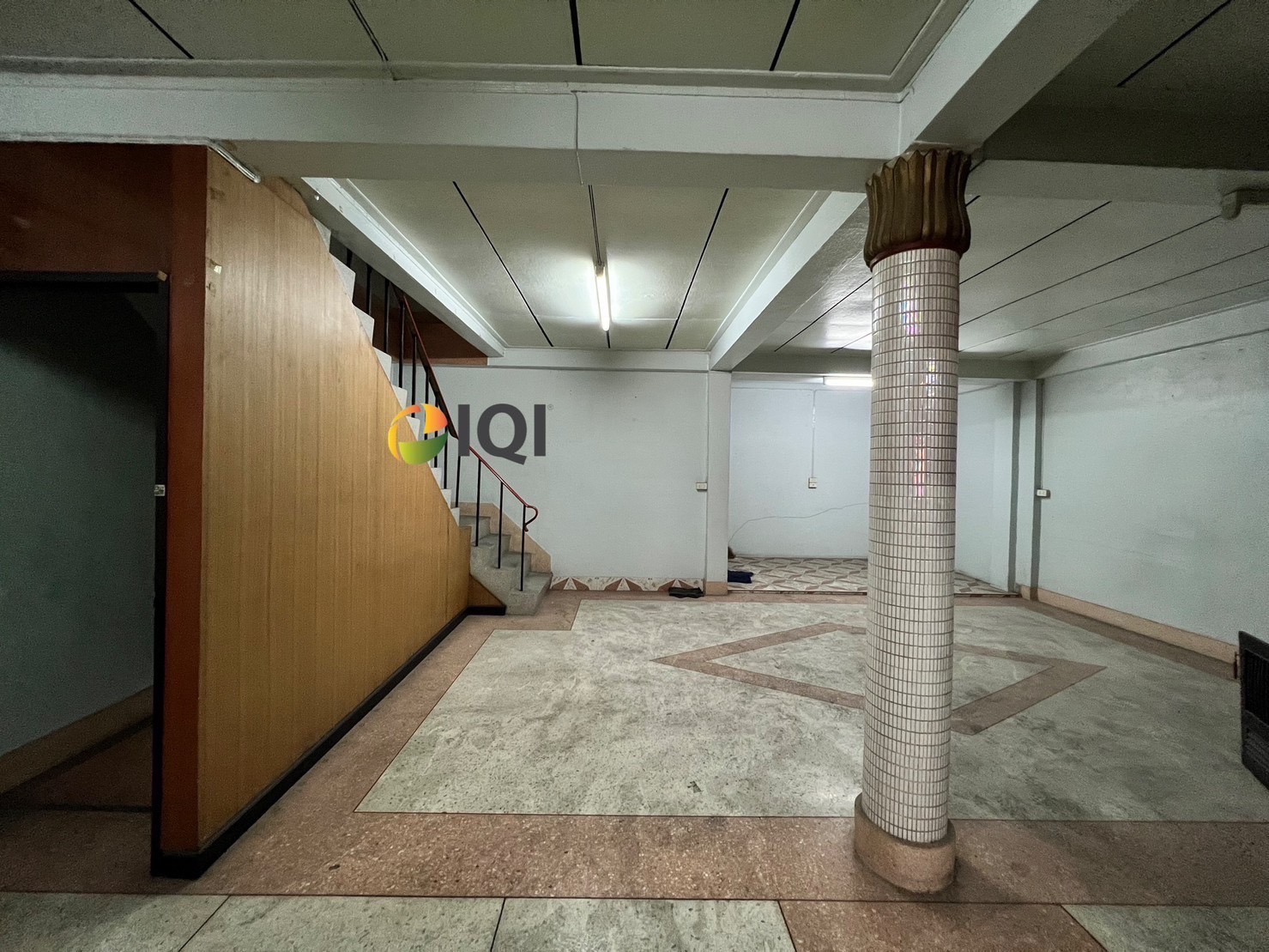 Commercial building for sale, prime location, next to the main road, Sukhumvit Soi 109. image