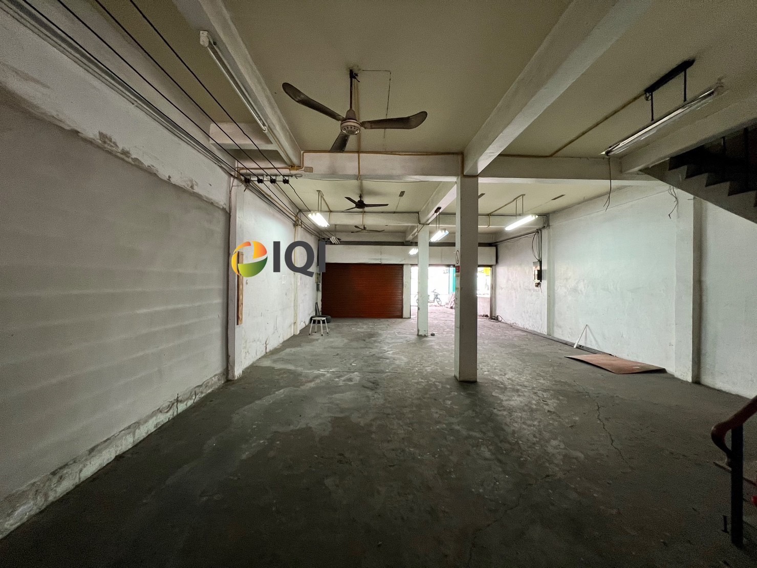 Commercial building for sale, prime location, next to the main road, Sukhumvit Soi 109. image