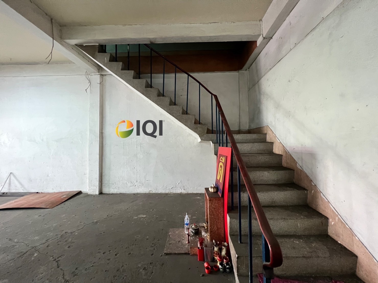 Commercial building for sale, prime location, next to the main road, Sukhumvit Soi 109. image