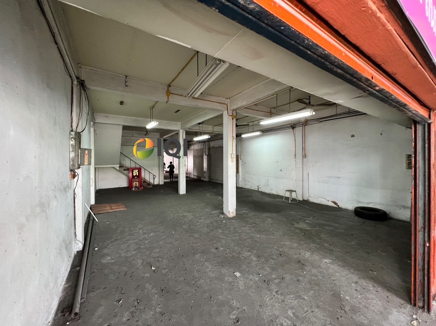 Commercial building for sale, prime location, next to the main road, Sukhumvit Soi 109. image