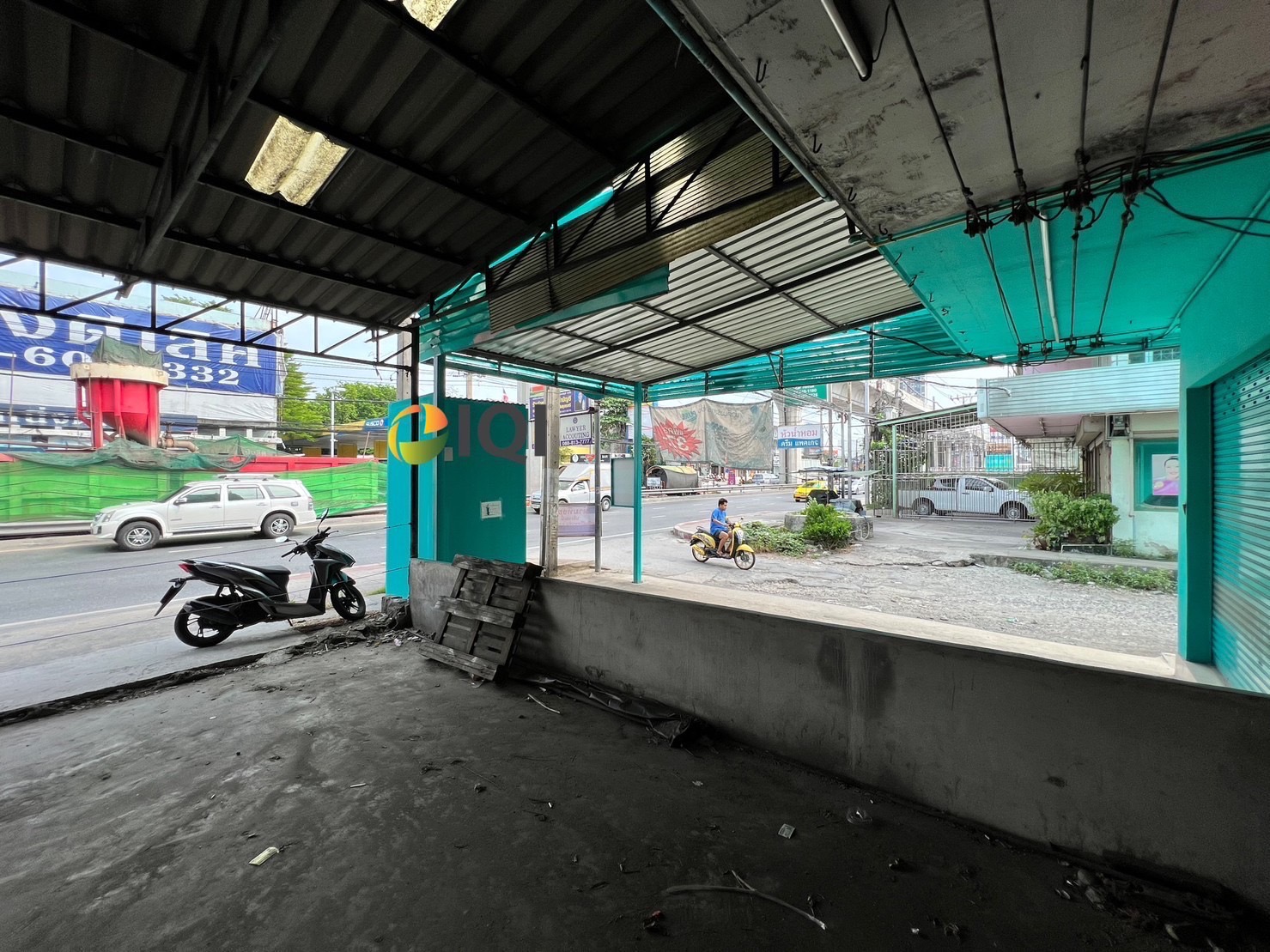 Commercial building for sale, prime location, next to the main road, Sukhumvit Soi 109. image