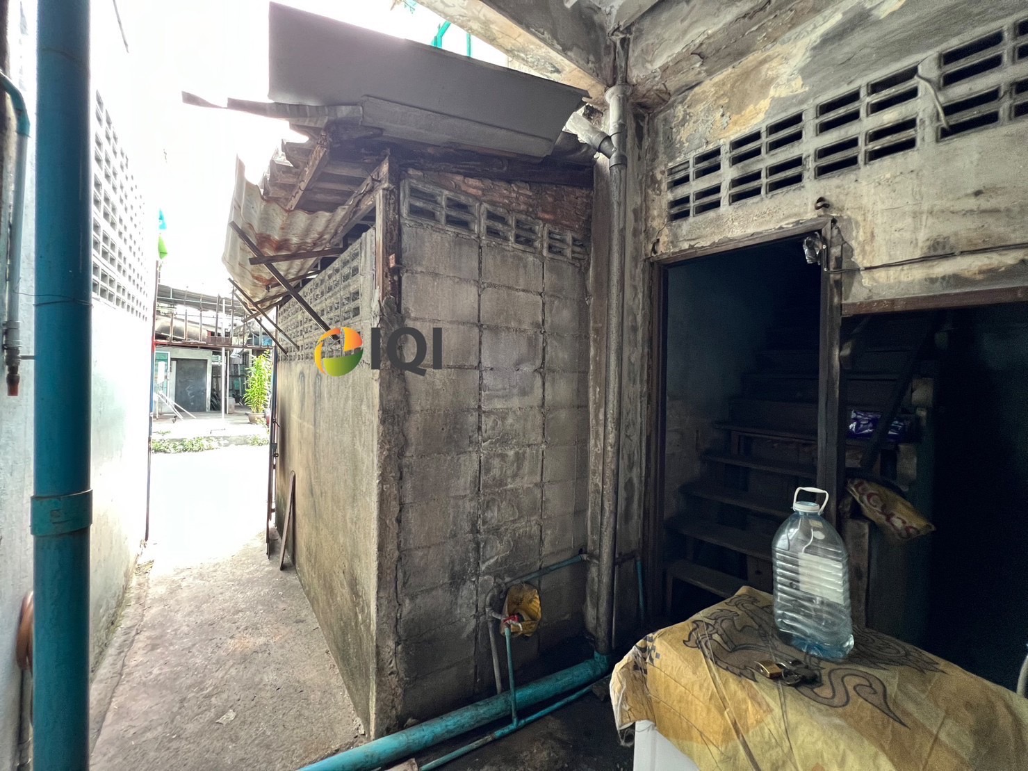 Commercial building for sale, prime location, next to the main road, Sukhumvit Soi 109. image