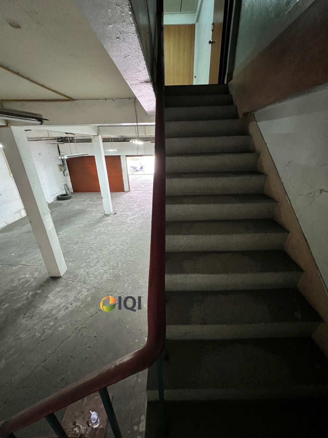 Commercial building for sale, prime location, next to the main road, Sukhumvit Soi 109. image