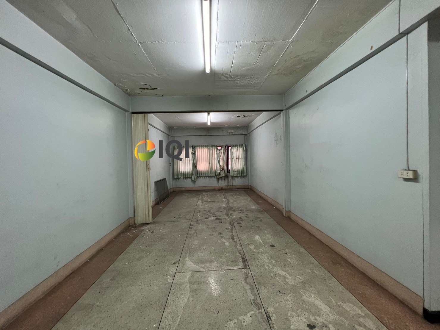 Commercial building for sale, prime location, next to the main road, Sukhumvit Soi 109. image