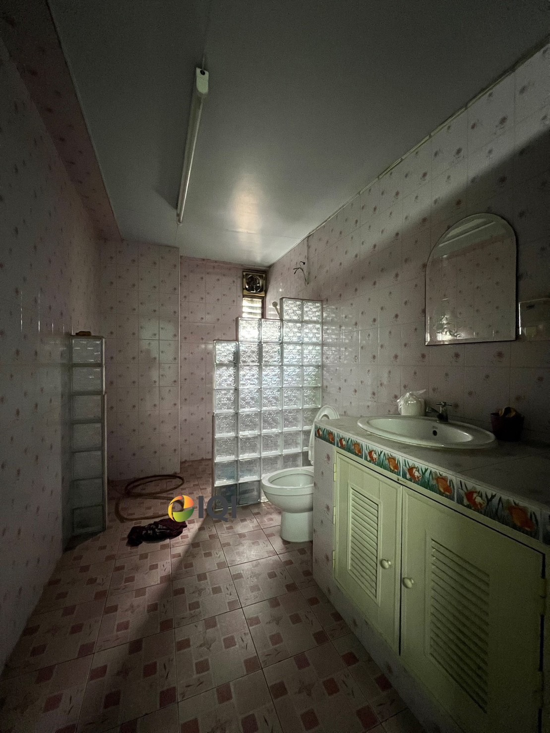 Commercial building for sale, prime location, next to the main road, Sukhumvit Soi 109. image