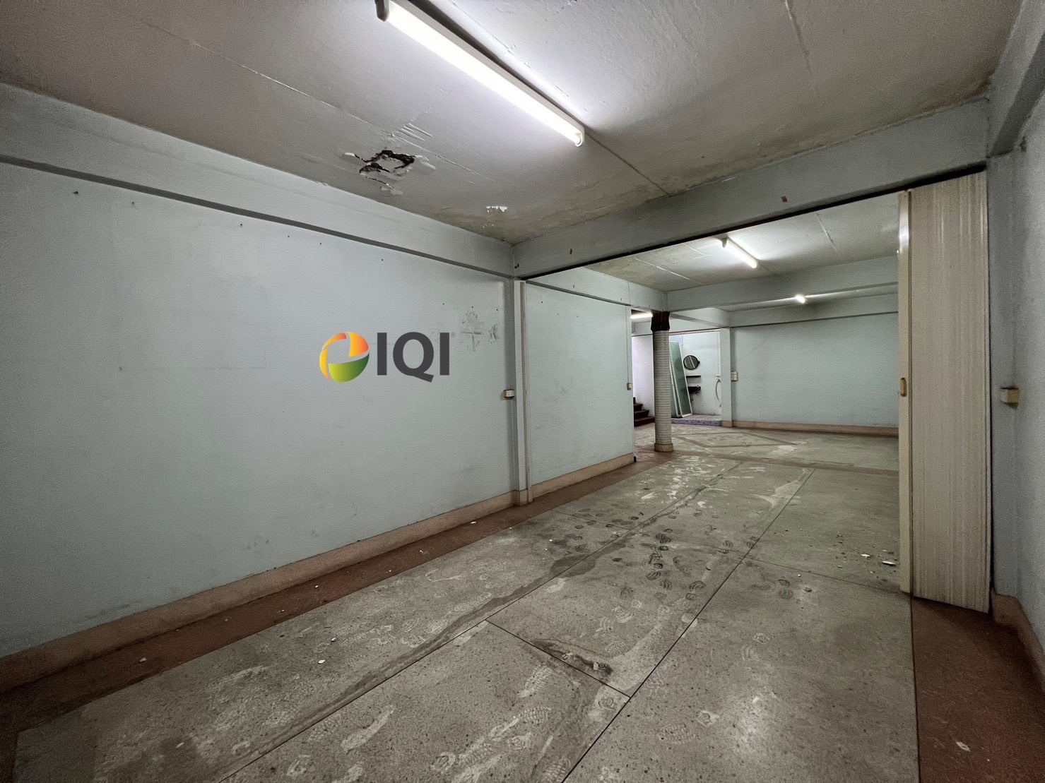 Commercial building for sale, prime location, next to the main road, Sukhumvit Soi 109. image