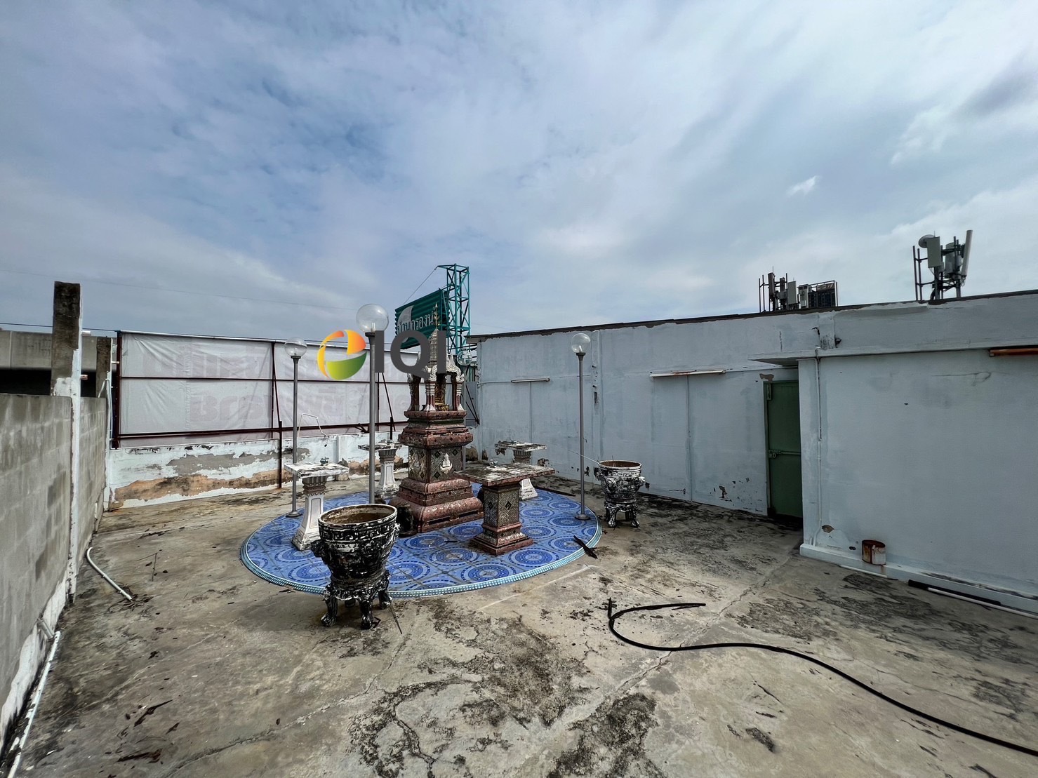 Commercial building for sale, prime location, next to the main road, Sukhumvit Soi 109. image