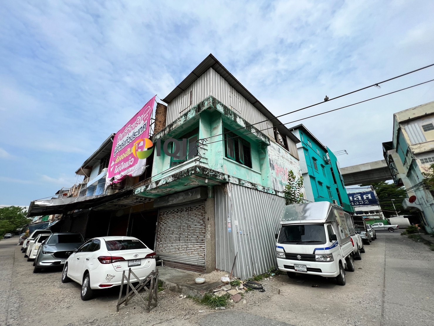 Commercial building for sale, prime location, next to the main road, Sukhumvit Soi 109. image
