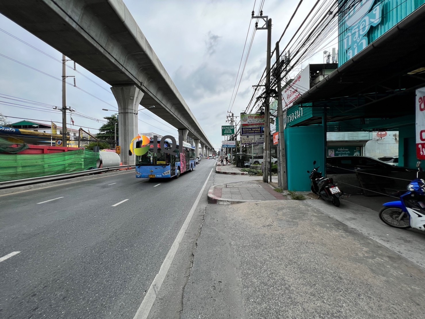 Commercial building for sale, prime location, next to the main road, Sukhumvit Soi 109. image