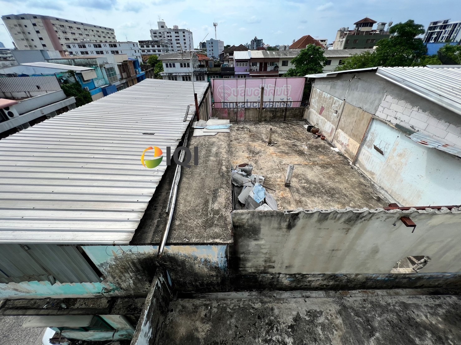 Commercial building for sale, prime location, next to the main road, Sukhumvit Soi 109. image