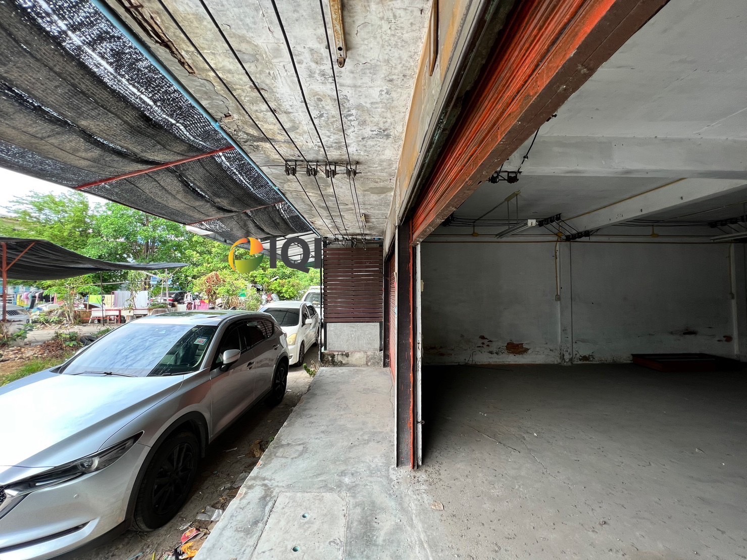 Commercial building for sale, prime location, next to the main road, Sukhumvit Soi 109. image