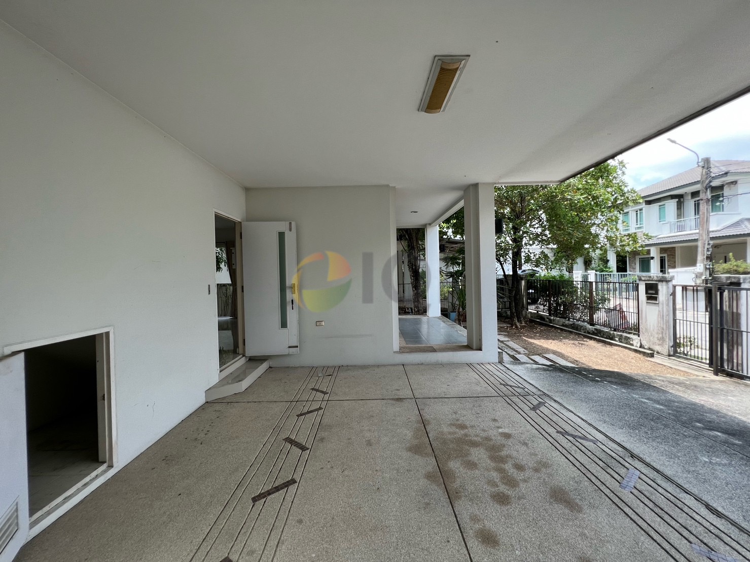 Single house for sale, Manthana Village, Ramintra-Wongwaen. image