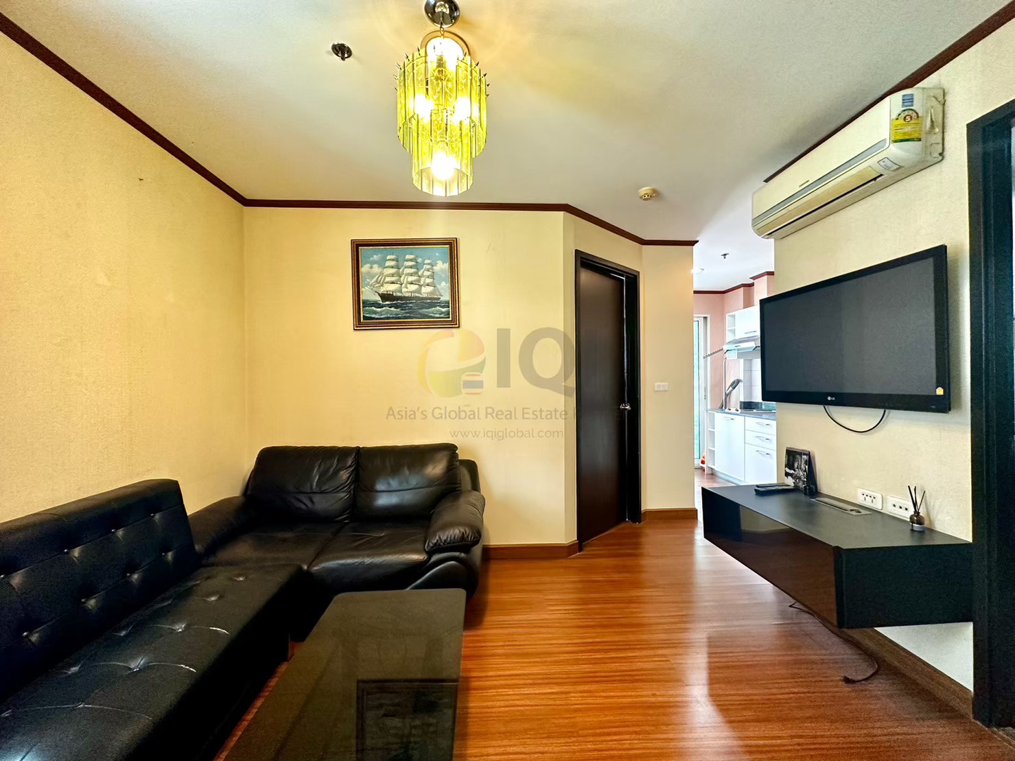 Condo Diamond Ratchada Condo Diamond Ratchada is on the main Ratchada Road, near MRT Huai Khwang. image