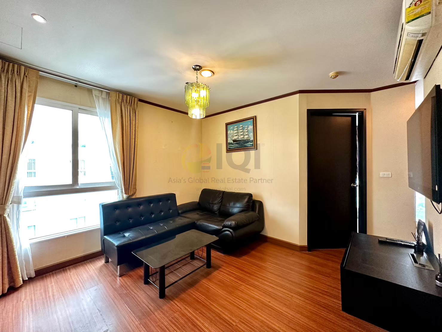 Condo Diamond Ratchada Condo Diamond Ratchada is on the main Ratchada Road, near MRT Huai Khwang. image