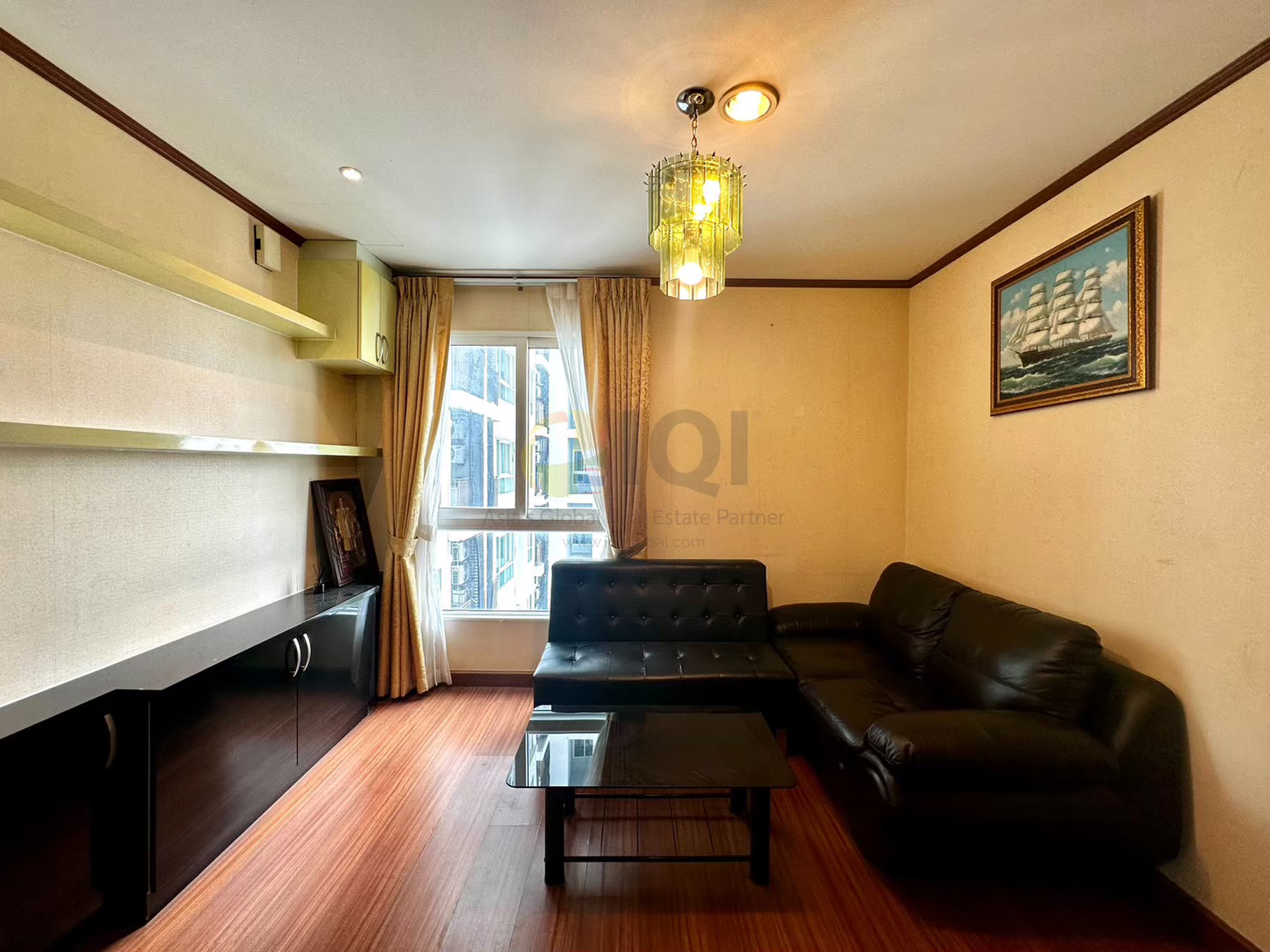 Condo Diamond Ratchada Condo Diamond Ratchada is on the main Ratchada Road, near MRT Huai Khwang. image