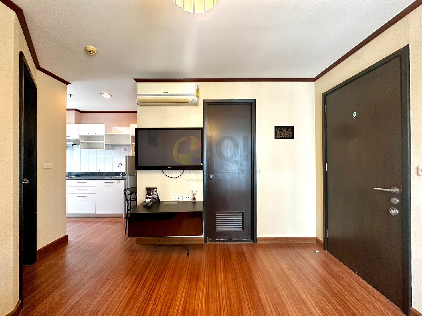 Condo Diamond Ratchada Condo Diamond Ratchada is on the main Ratchada Road, near MRT Huai Khwang. image