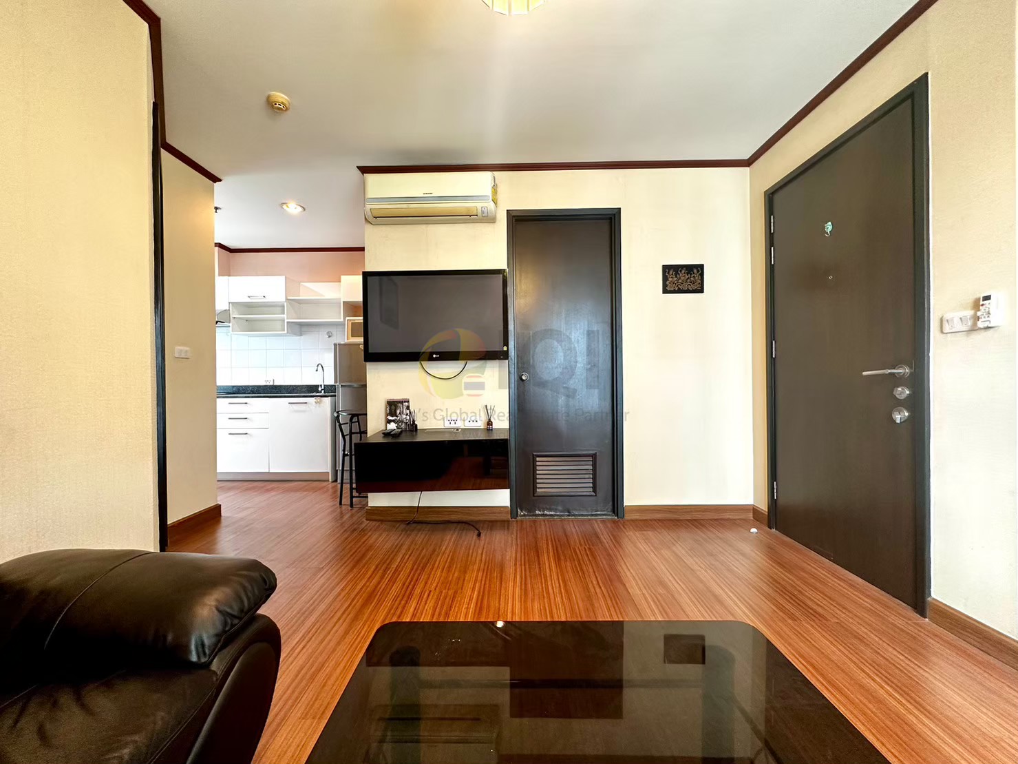 Condo Diamond Ratchada Condo Diamond Ratchada is on the main Ratchada Road, near MRT Huai Khwang. image