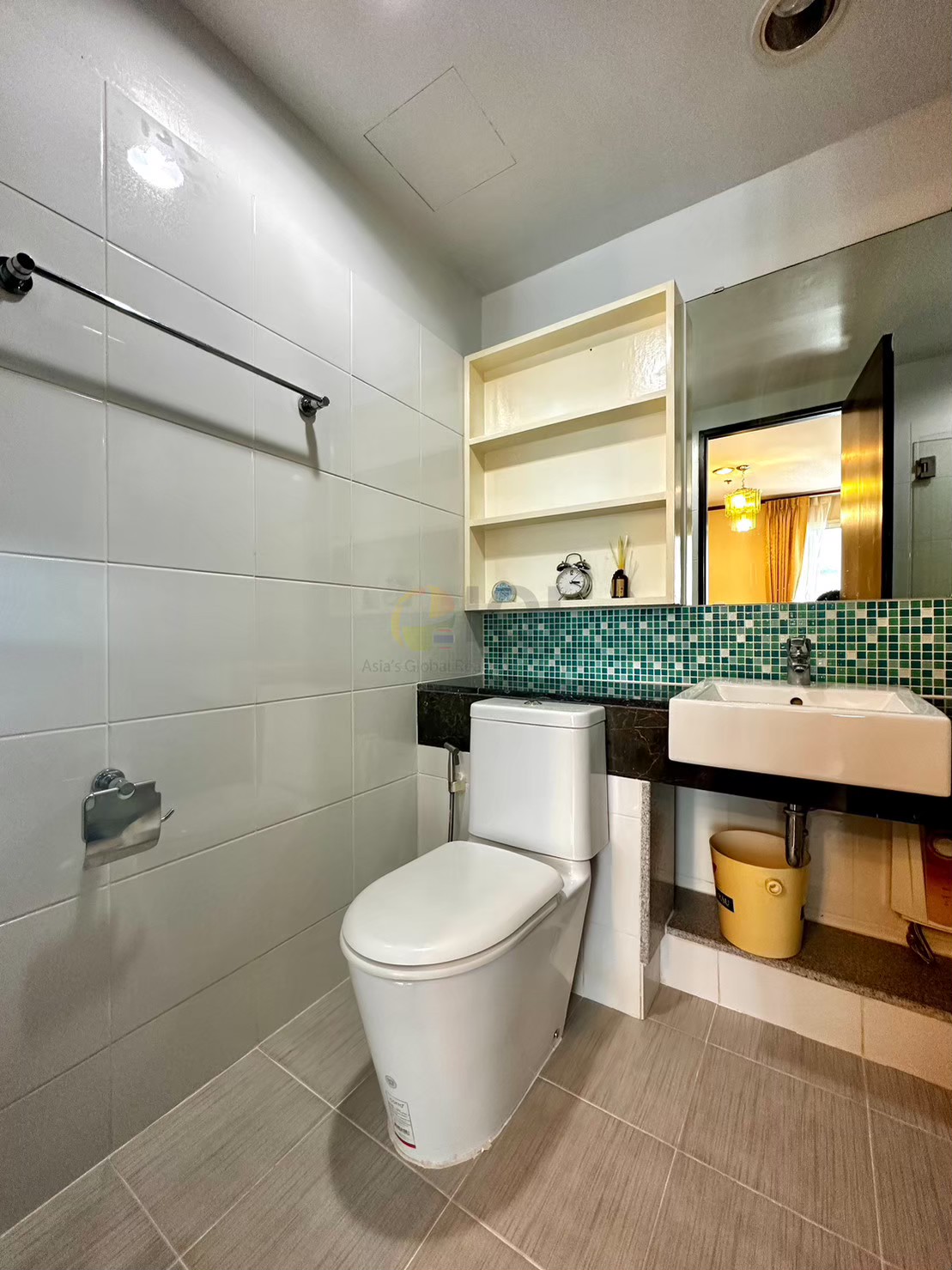 Condo Diamond Ratchada Condo Diamond Ratchada is on the main Ratchada Road, near MRT Huai Khwang. image