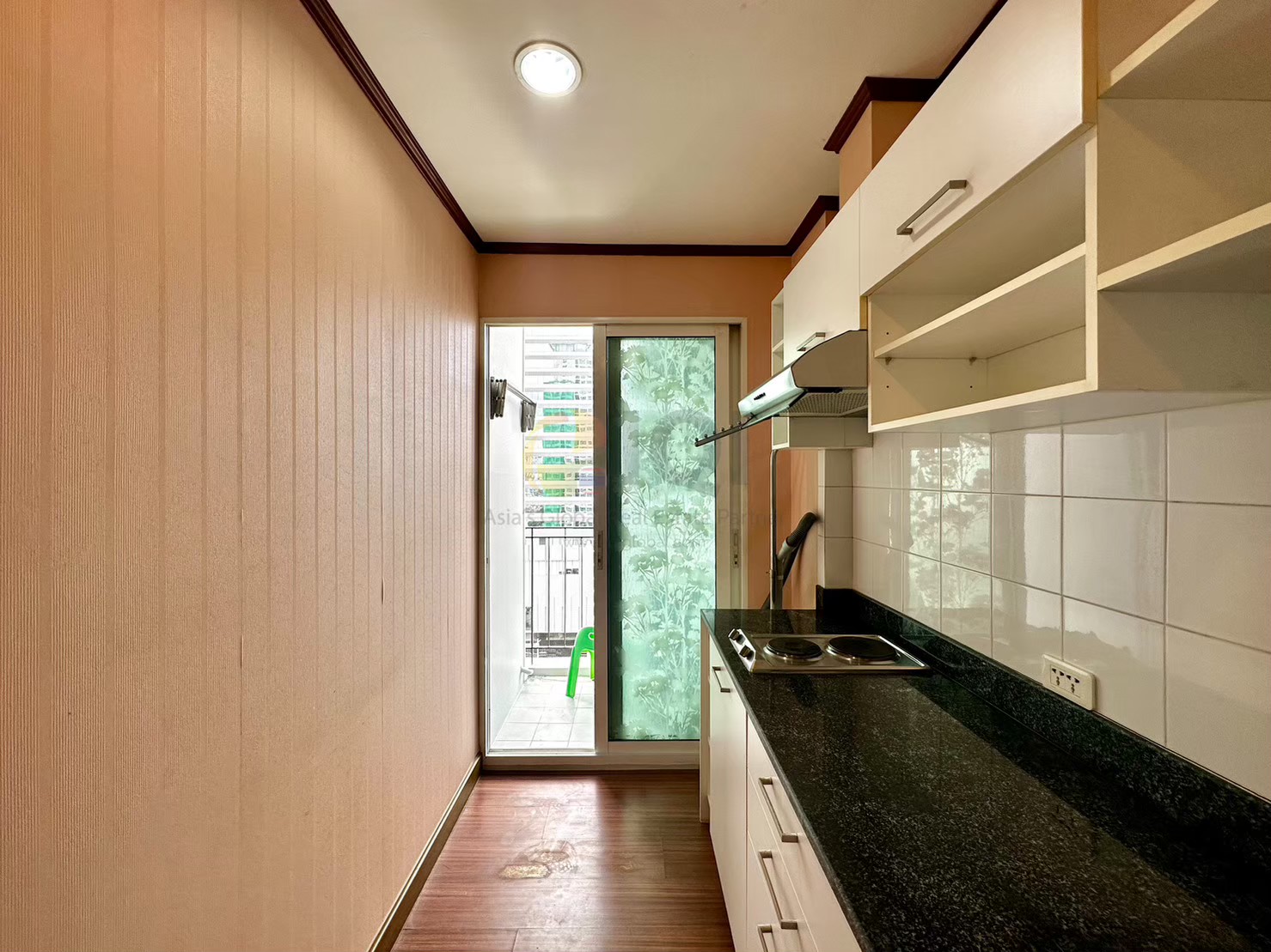 Condo Diamond Ratchada Condo Diamond Ratchada is on the main Ratchada Road, near MRT Huai Khwang. image