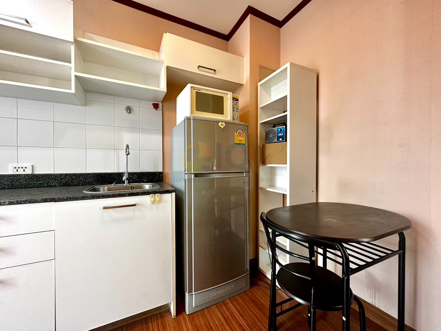 Condo Diamond Ratchada Condo Diamond Ratchada is on the main Ratchada Road, near MRT Huai Khwang. image