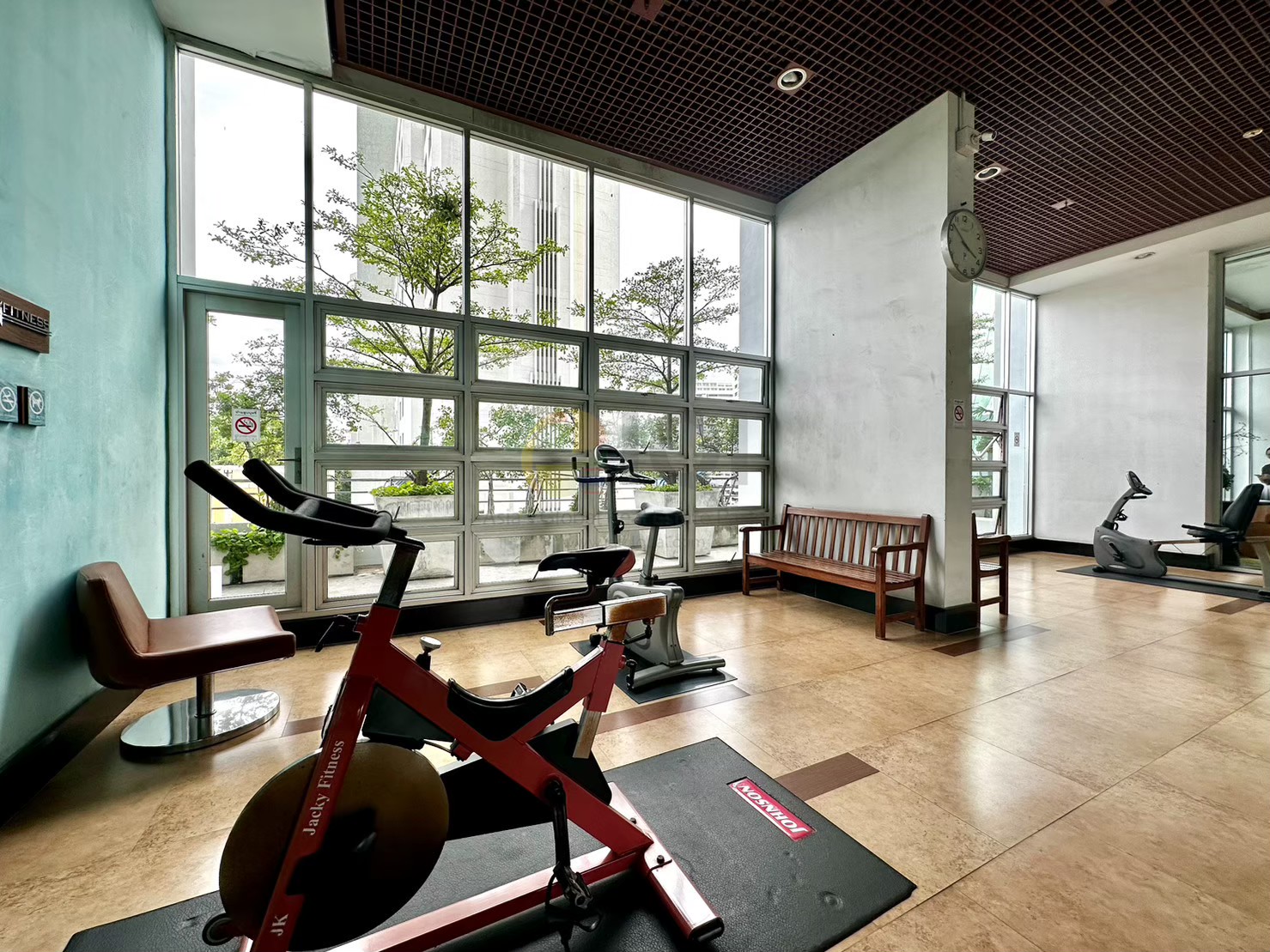 Condo Diamond Ratchada Condo Diamond Ratchada is on the main Ratchada Road, near MRT Huai Khwang. image