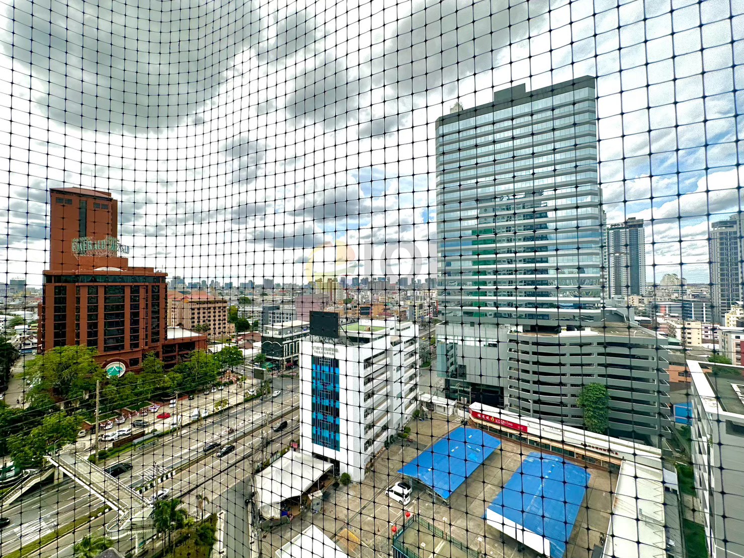 Condo Diamond Ratchada Condo Diamond Ratchada is on the main Ratchada Road, near MRT Huai Khwang. image